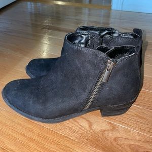 BLACK ANKLE BOOTIES